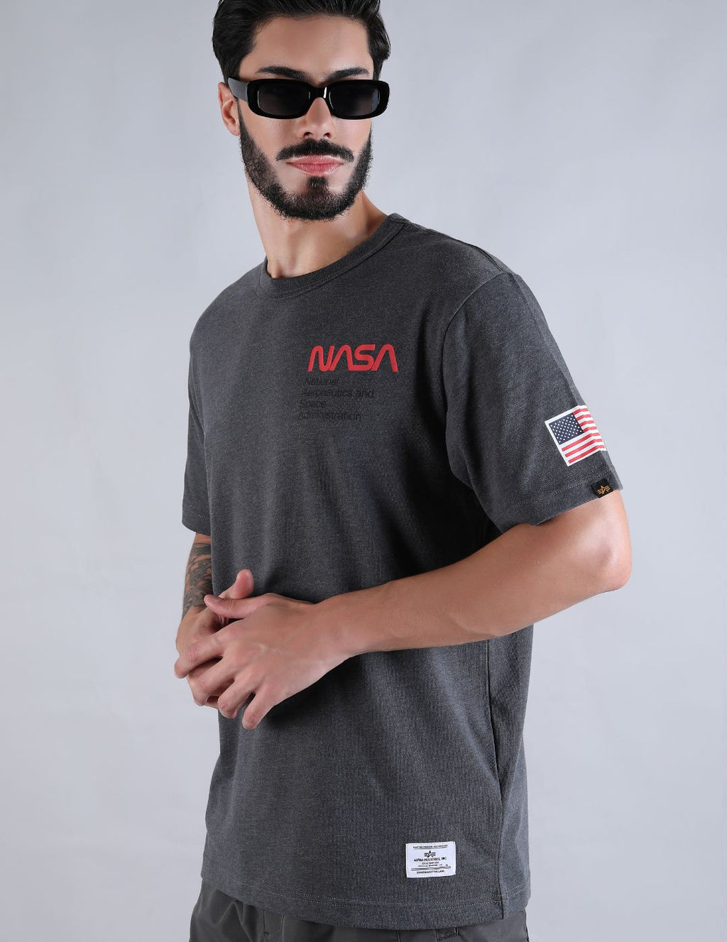 ALPHA INDUSTRIES: NASA WORM LOGO GEN II TEE - CHARCOAL