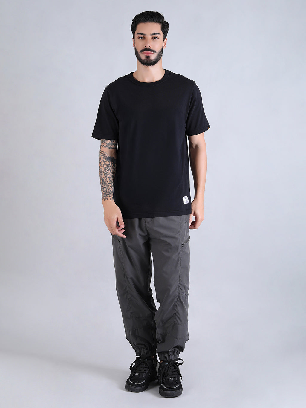 ALPHA INDUSTRIES: ESSENTIAL GEN II TEE - BLACK