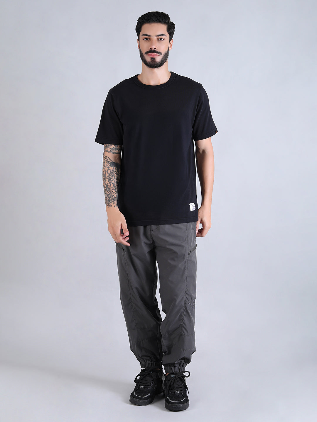ALPHA INDUSTRIES: ESSENTIAL GEN II TEE - BLACK
