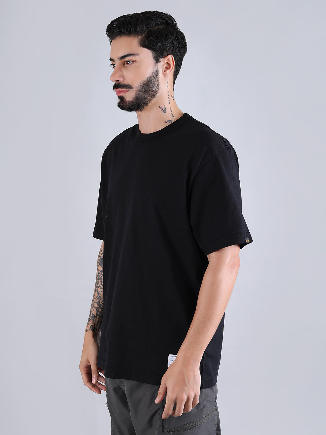 ALPHA INDUSTRIES: ESSENTIAL RELAXED TEE - BLACK