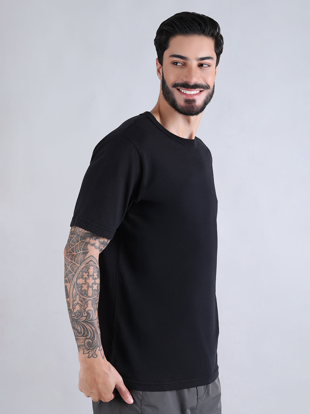 ALPHA INDUSTRIES: ESSENTIAL GEN II TEE - BLACK