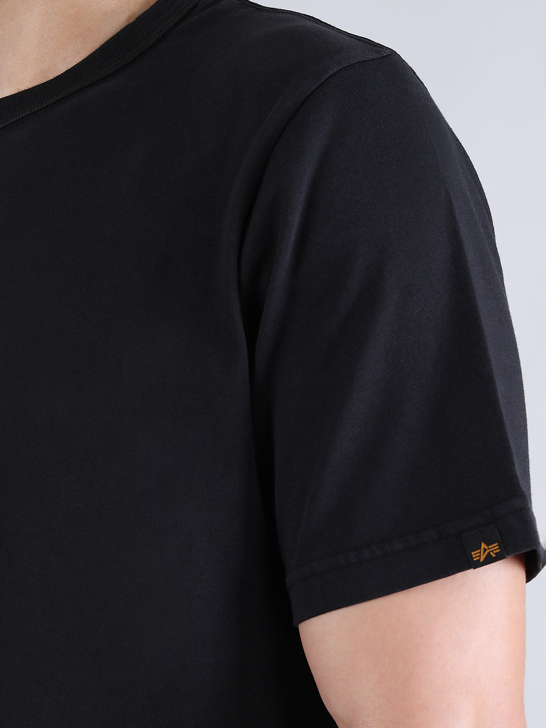 ALPHA INDUSTRIES: ESSENTIAL GEN II TEE - BLACK