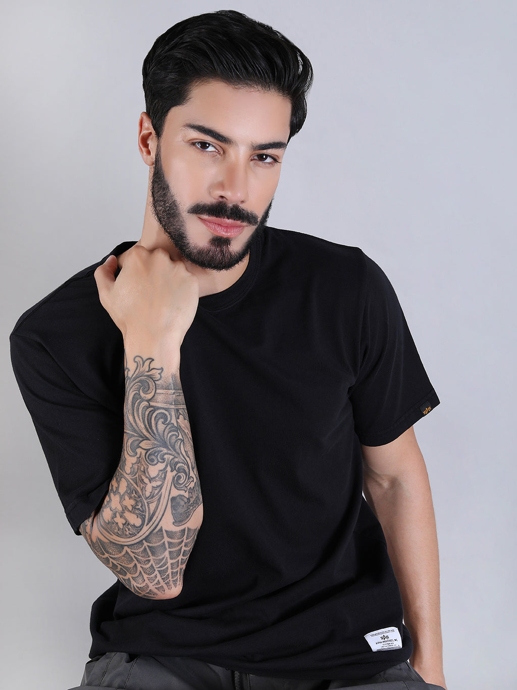 ALPHA INDUSTRIES: ESSENTIAL GEN II TEE - BLACK